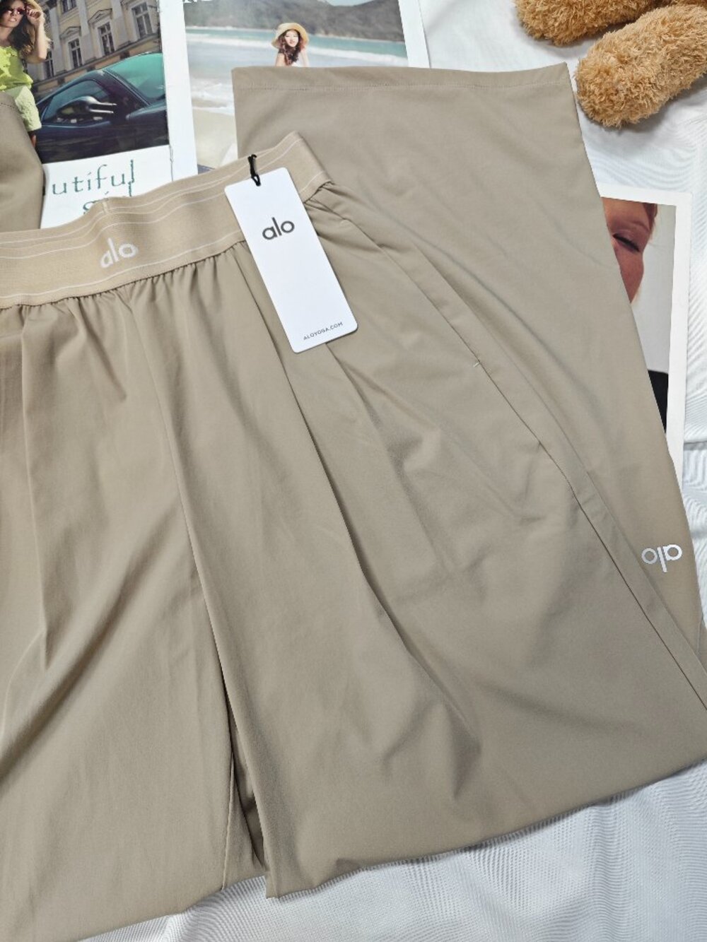 💖ALO Yoga Suit Up Trouser Gravel Color NWT（Regular）Quiet luxury pants - Picture 7 of 8